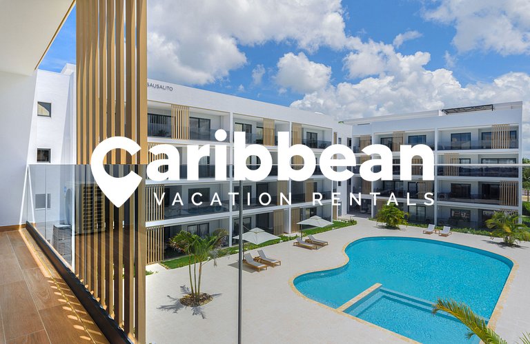 Beauty condo pool views with gym close to the beach