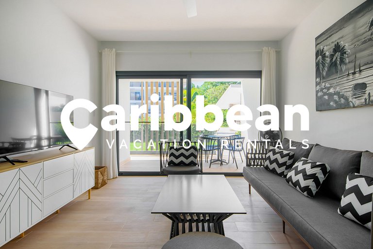 New condo with direct access to the pool