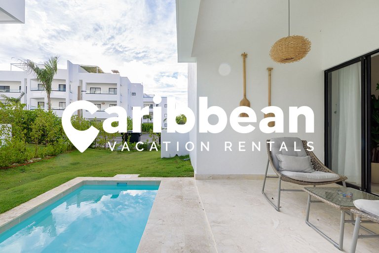 Private picuzzi in a NEW condo with private beach