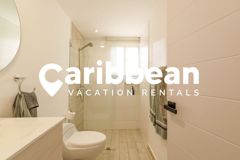 Private picuzzi in a NEW condo with private beach