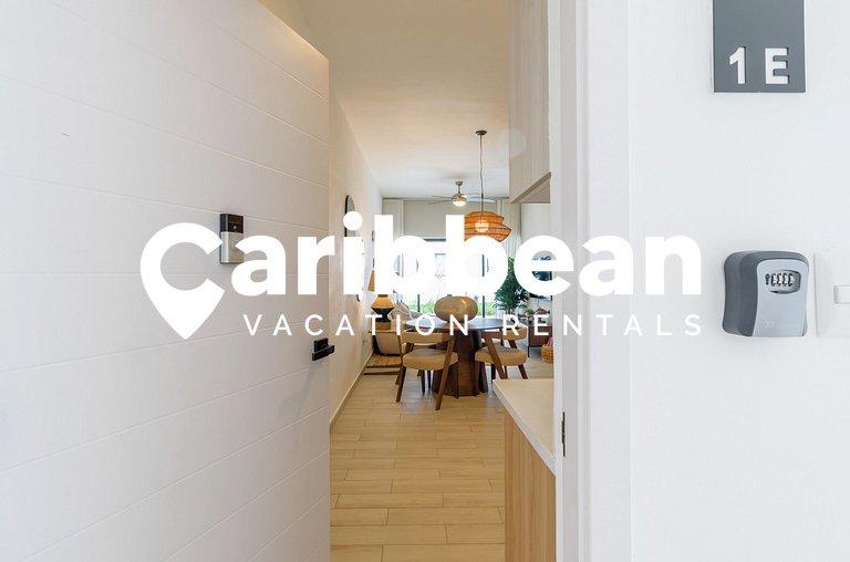 Private picuzzi in a NEW condo with private beach