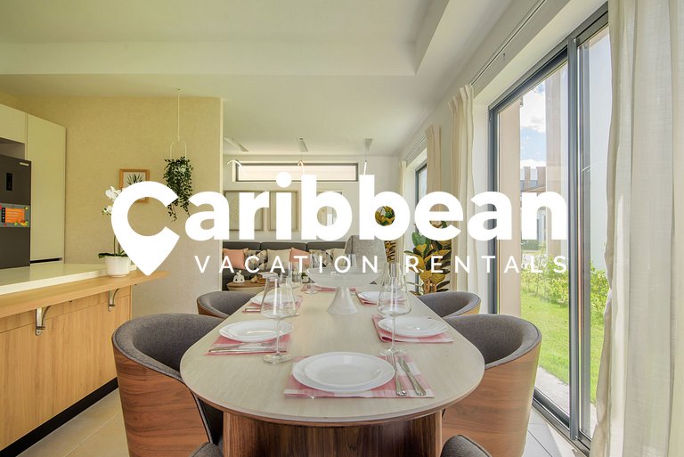 Ziba | Spacious 3BR w/ Private Pool (7 Guests)