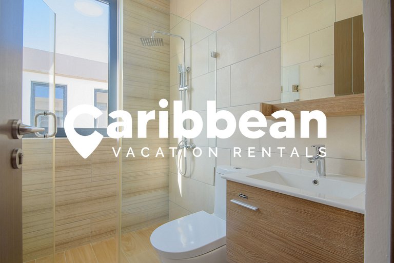 Ziba | Spacious 3BR w/ Private Pool (7 Guests)